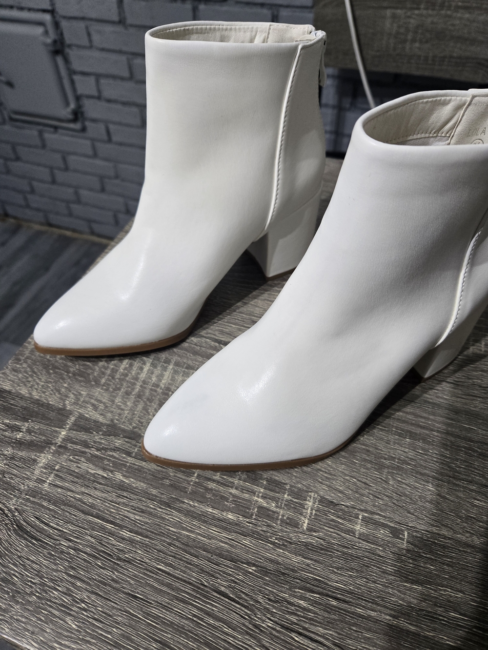 TOP Moda White Pointed Toe Ankle Booties